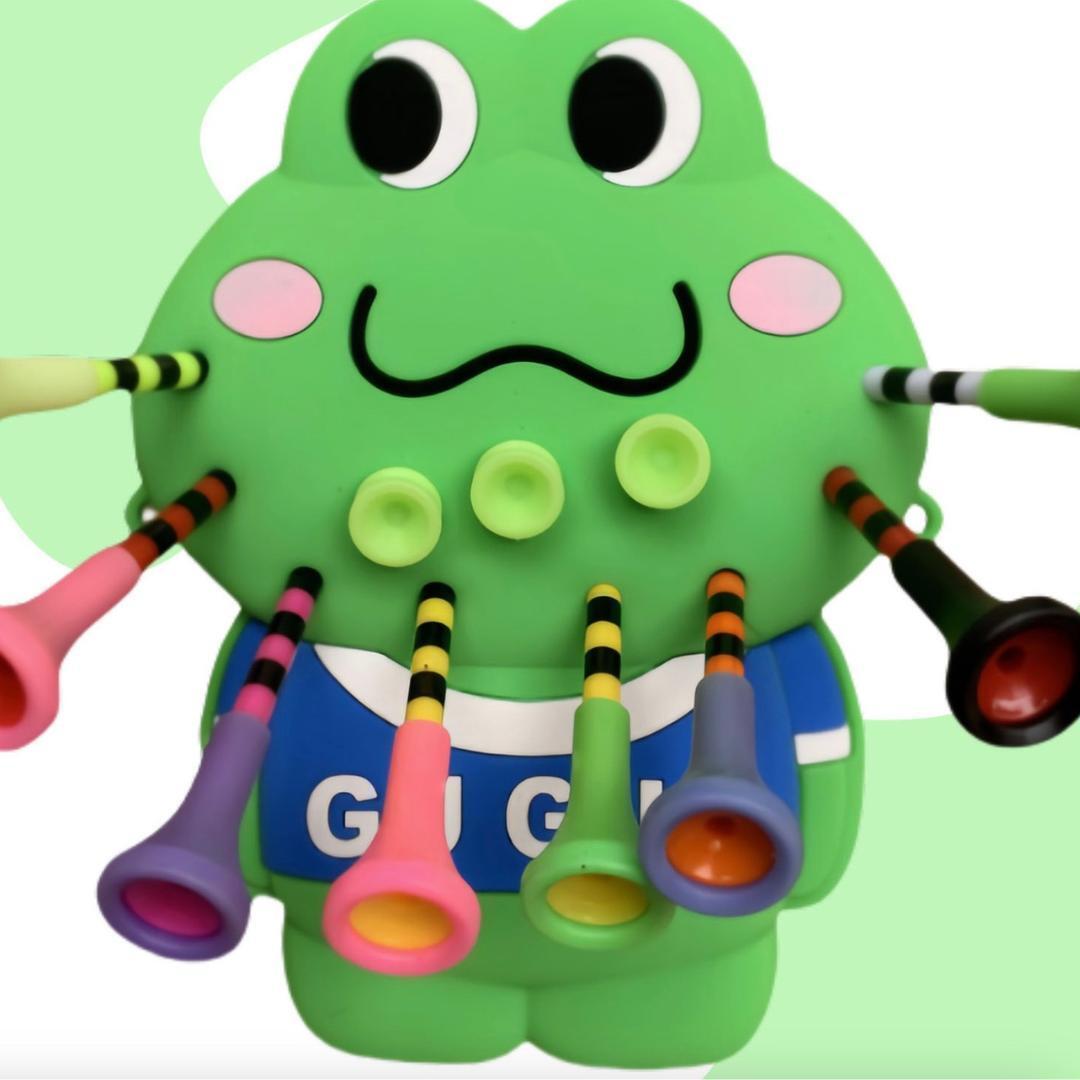 Frog shaped tee holder